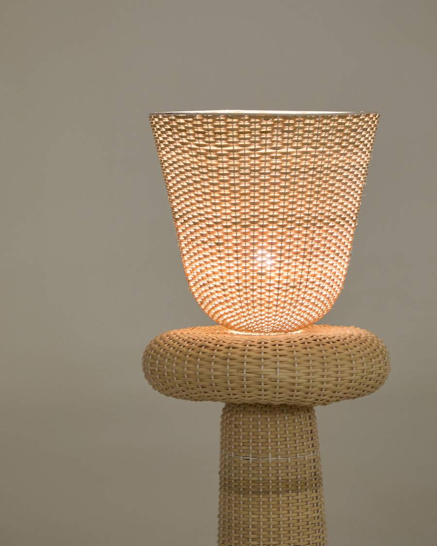 Stehlampe Neuda aus Rattan mit hellem Finish