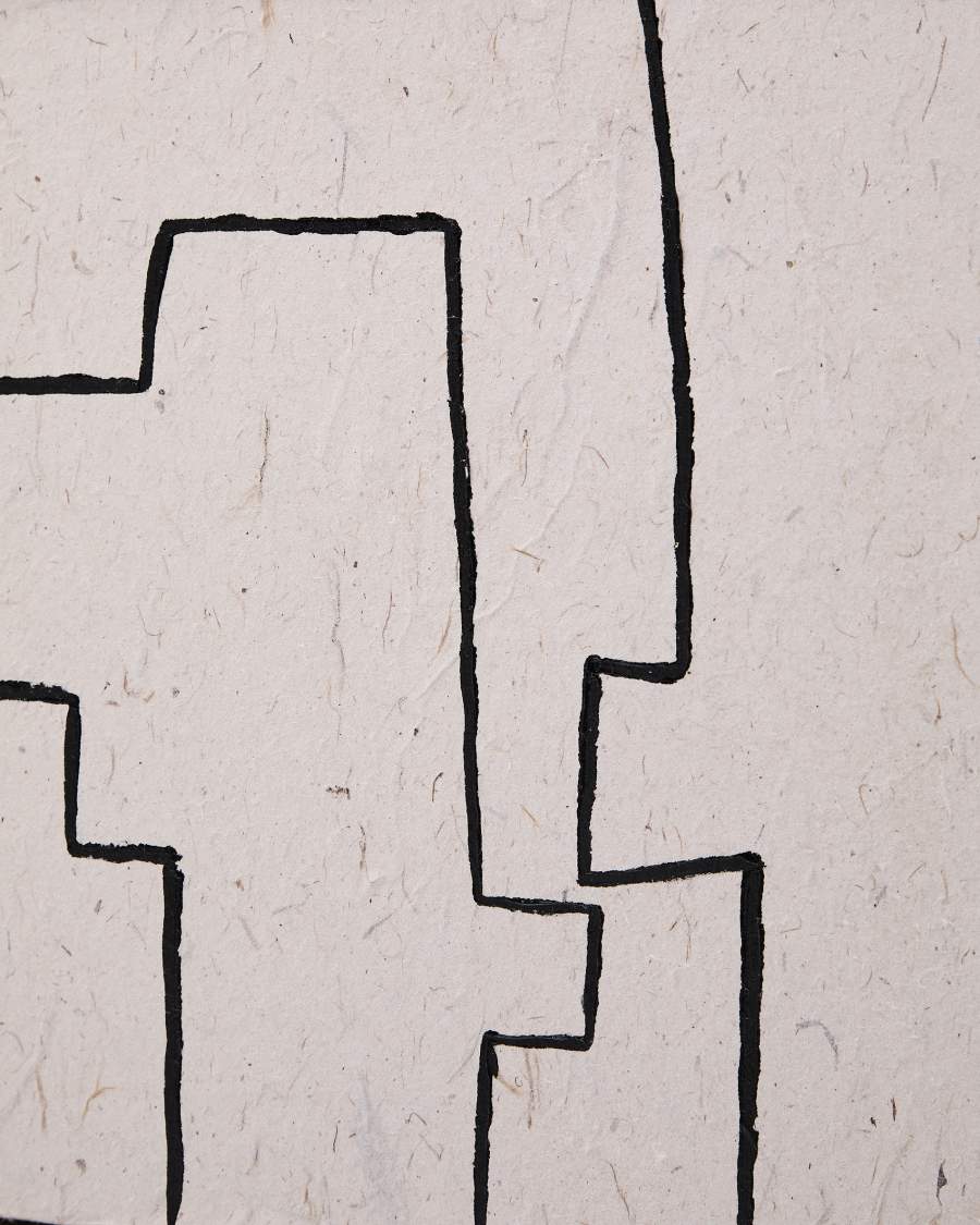 Lot de 2 tableaux abstraits Neyra en papier recyclé peint à la main en noir et beige 30 x 30 cm