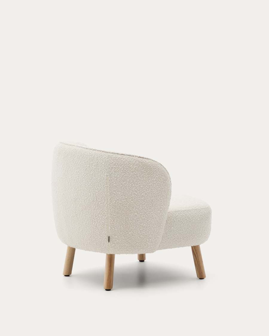 Sessel Ulit aus weißem Schaffell und Beinen aus massivem Buchenholz mit natürlichem Finish