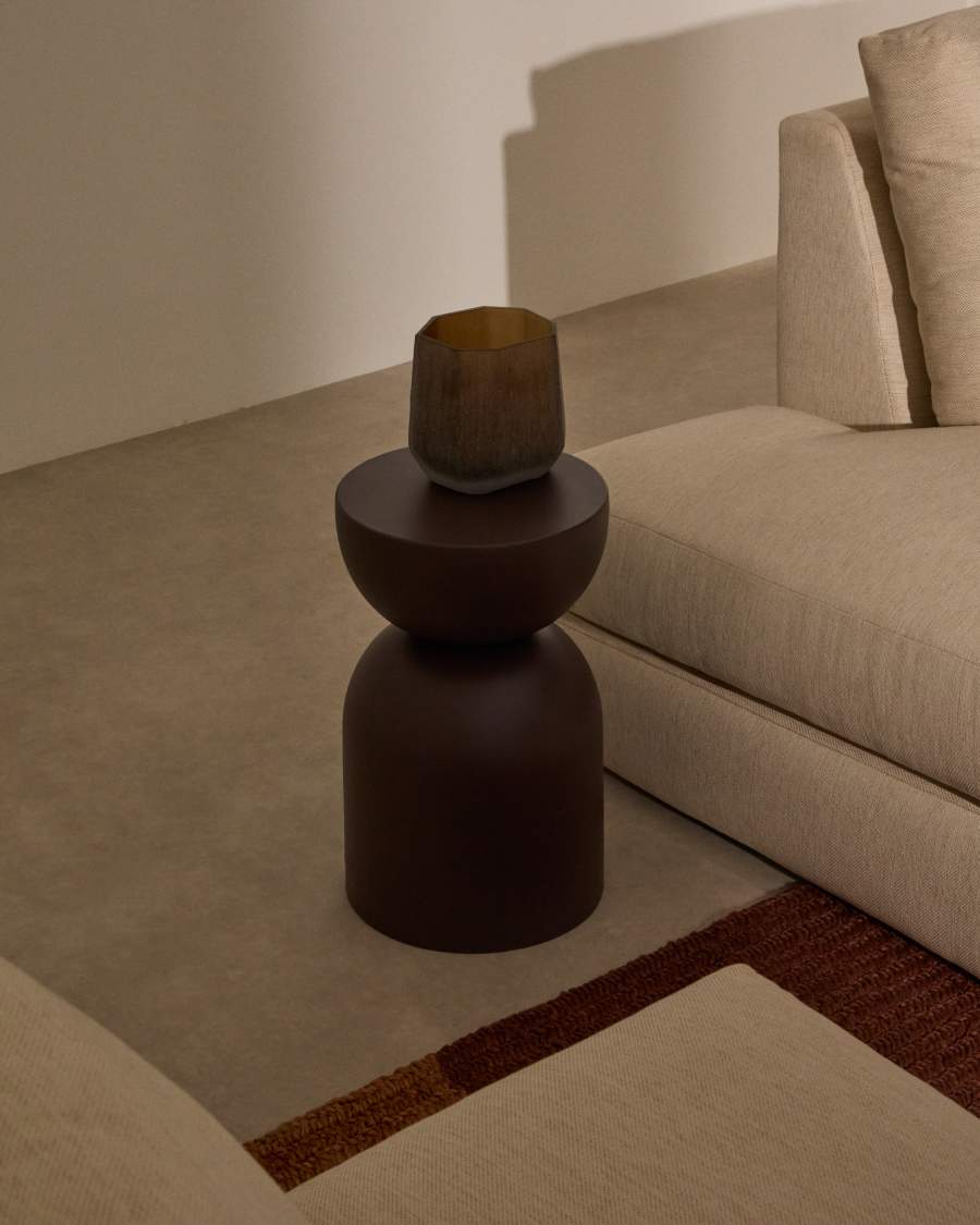 Side table Rachell made of metal with a purple painted finish Ø30 cm