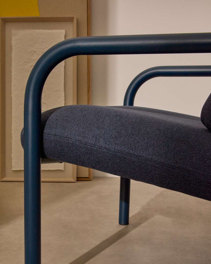 Poltrona Inari blue e acciaio, verniciata blue FSC Mix Credit