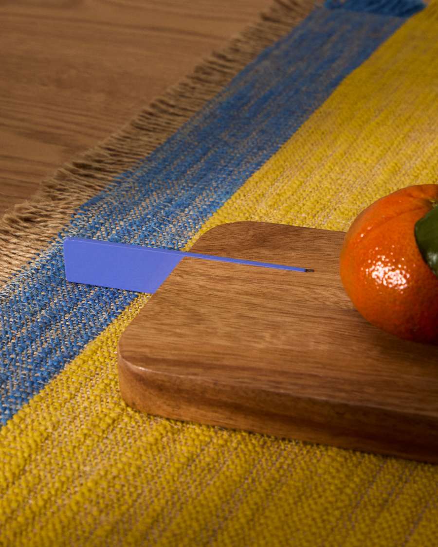 Zairin serving board in FSC 100% acacia wood and lilac metal