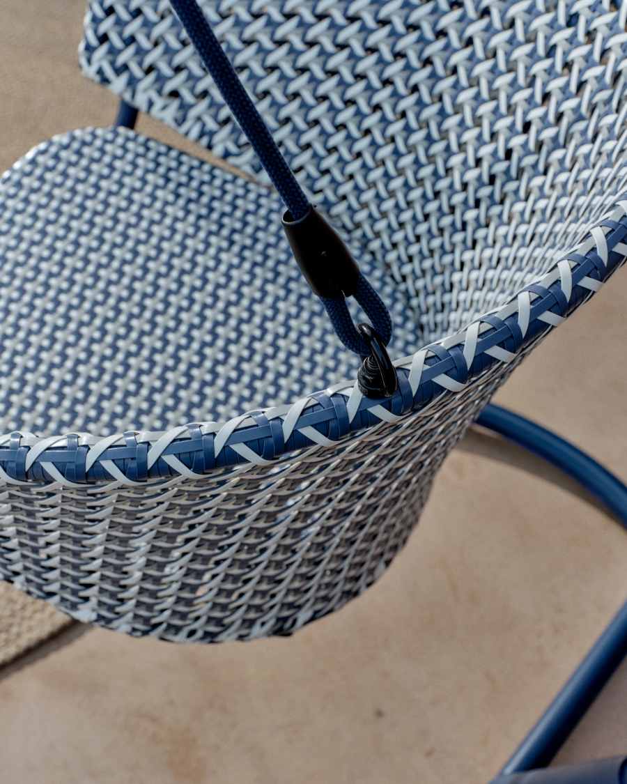 Saliga blue hanging armchair with base in aluminium and synthetic rattan