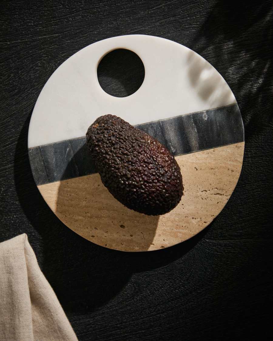 Tagliere da portata rotonda Nivol in marmo bianco e nero e travertino