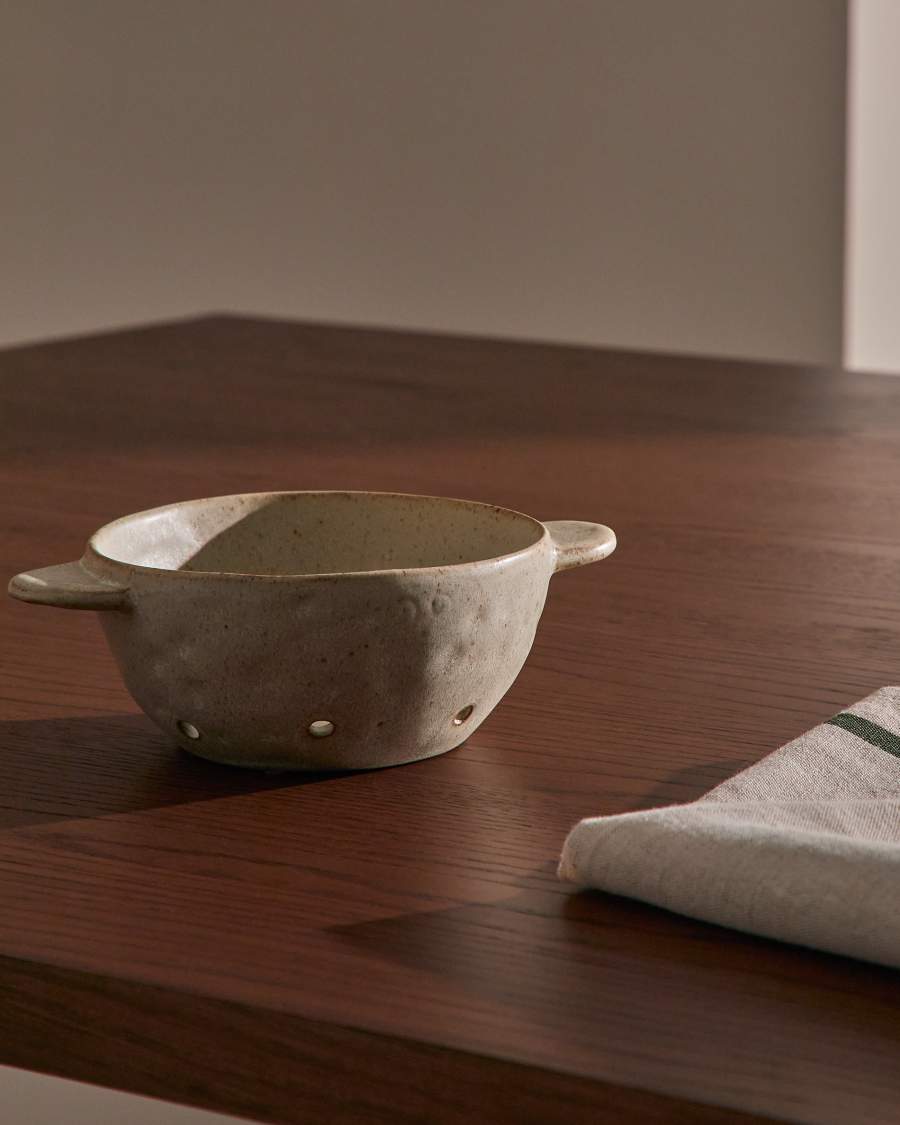Zunel beige ceramic strainer