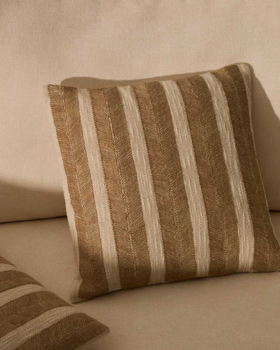 Zailo beige kussenhoes van 100% katoen met juten borduursel 45x45 cm