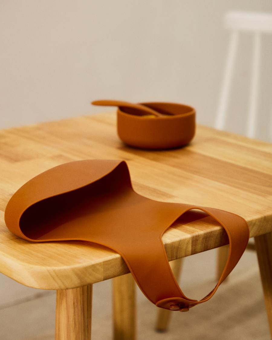 Lili set met 2 siliconen slabbetjes, oranje en blauw