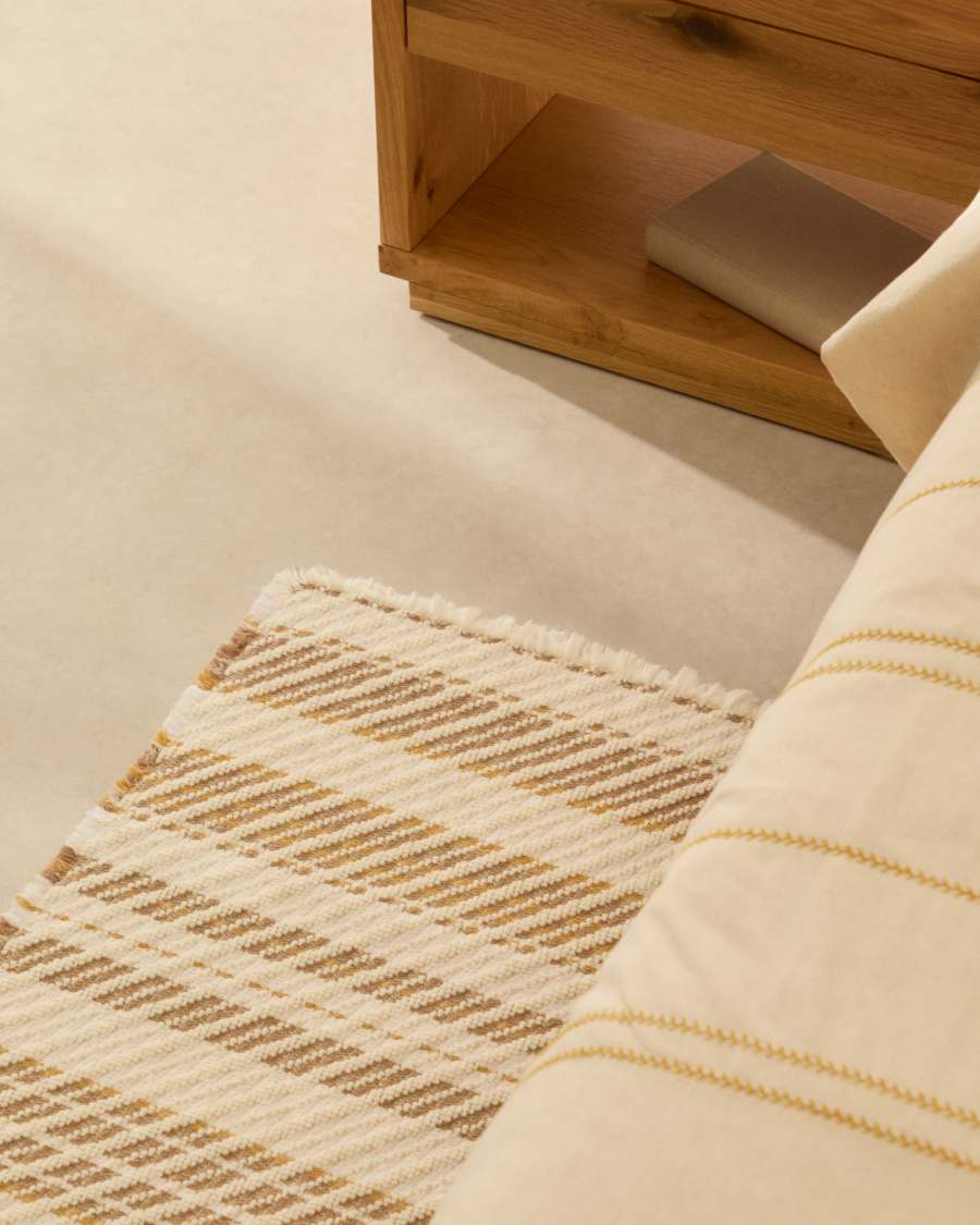 Milda white and beige 100% cotton bathmat with fringe detail 50 x 70cm