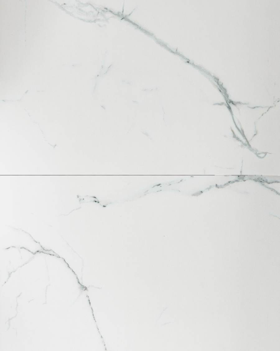 Theone ausziehbarer Tisch Feinsteinzeugplatte weiß schwarze Stahlbeine 160 (210) x 90 cm