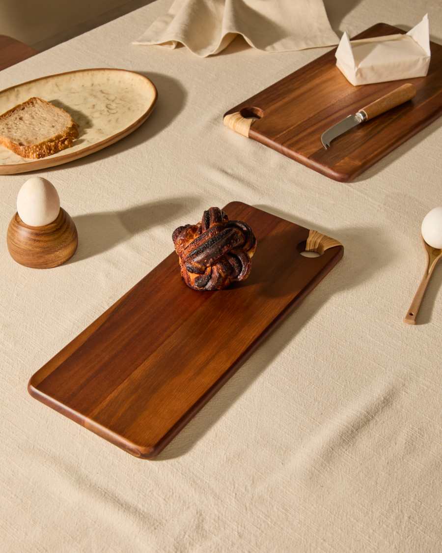 Sardis serving board in FSC 100% acacia wood and rattan 35 x 15 cm