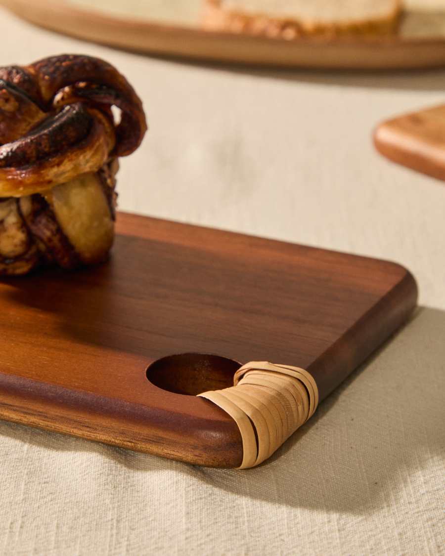 Sardis serving board in FSC 100% acacia wood and rattan 35 x 15 cm