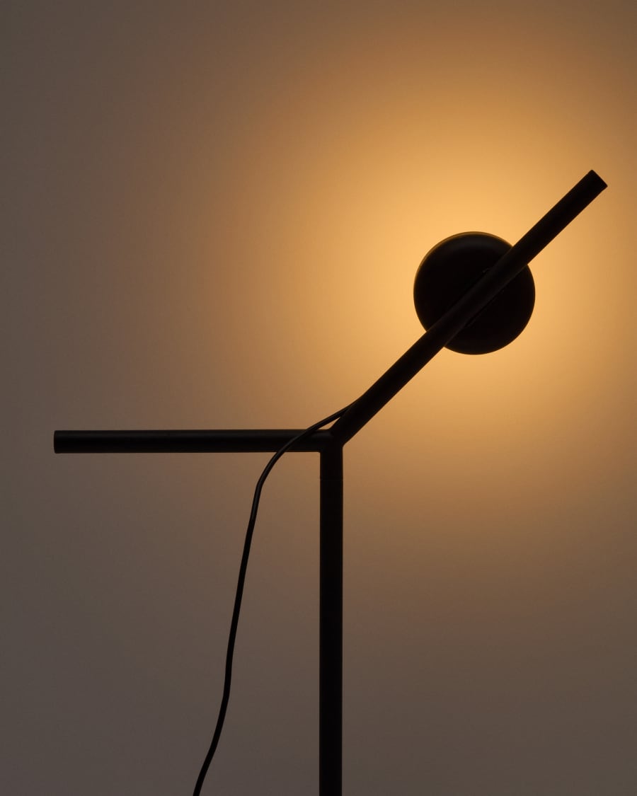 Lampada da tavolo Orey in metallo nero con faretto multiposizione adattatore UK