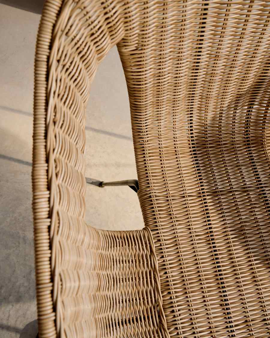 Stapelbarer Stuhl Eltiera aus synthetischem Rattan und schwarzem Stahlgestell