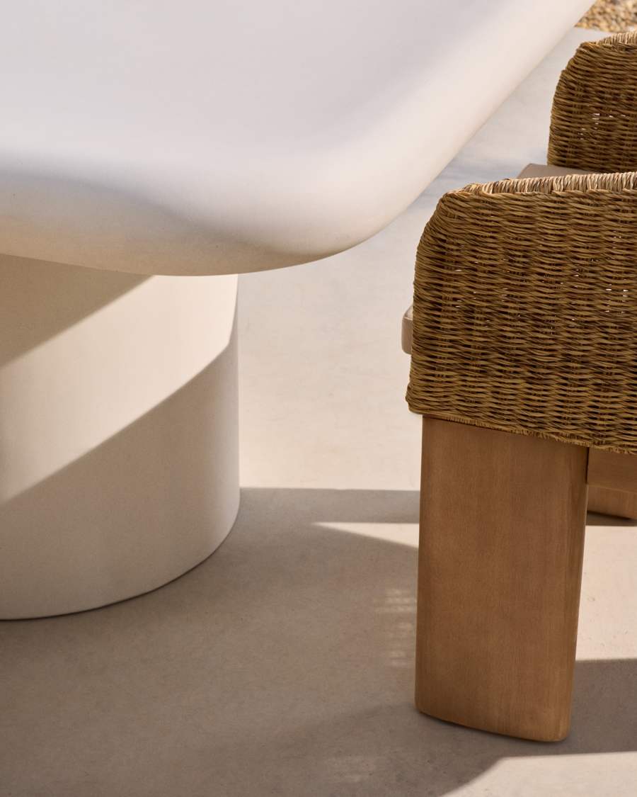 Tavolo Addaia in cemento bianco 135 x 135 cm