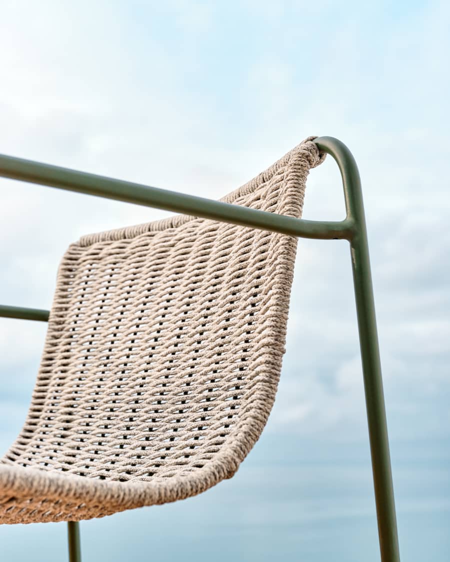 Stuhl Maurina aus grün verzinktem Stahl mit écrufarbenem und grauem Seil