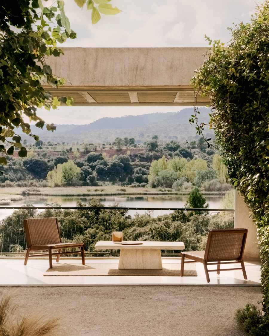 Itani armchair in FSC 100% solid acacia wood and synthetic rattan