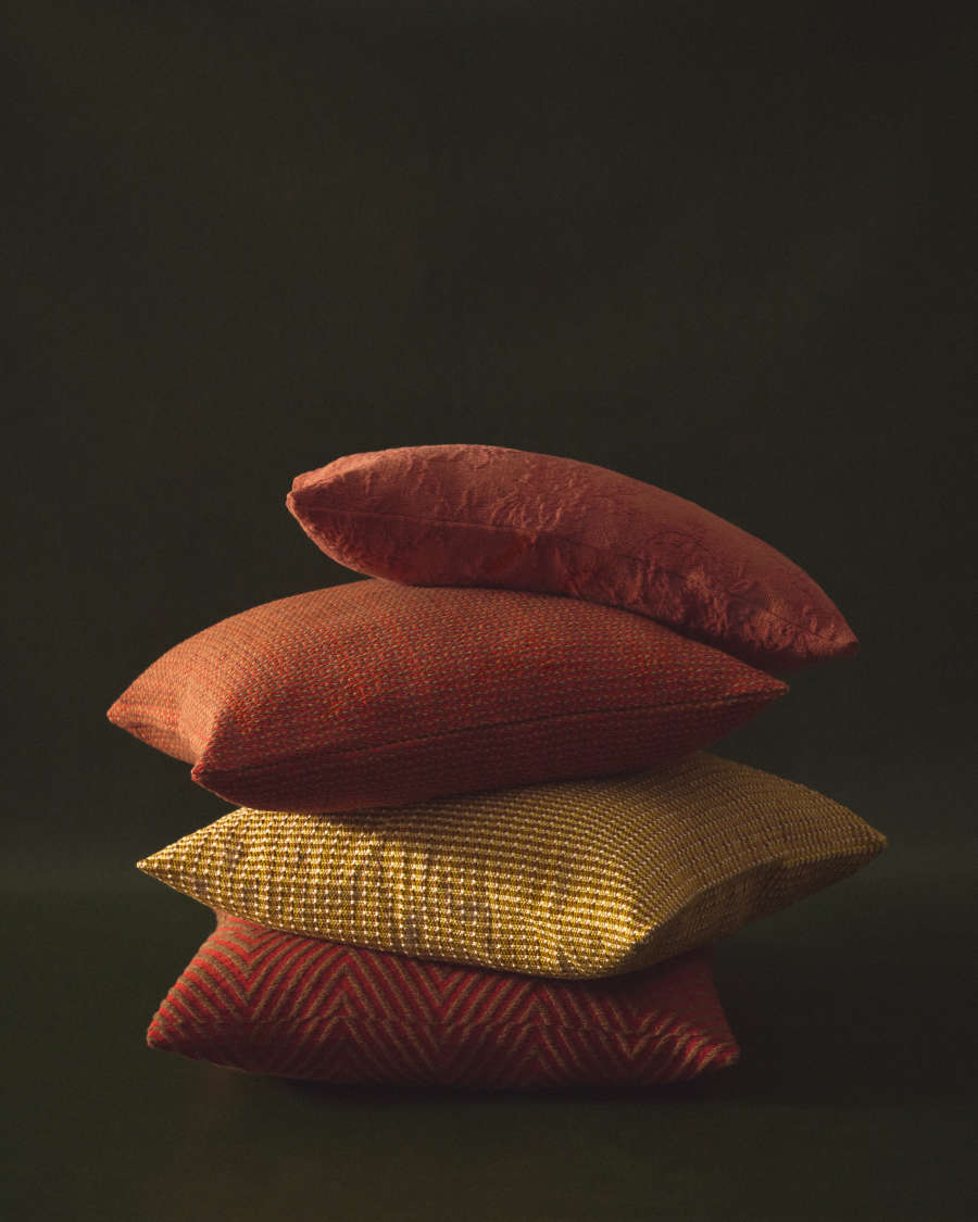 Velina cushion cover in red washed linen jacquard with floral design 30 x 50 cm