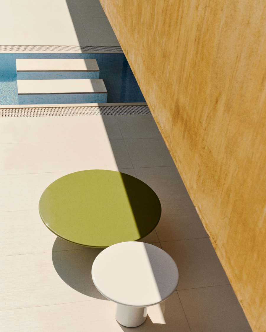 Albanella coffee table in cement with glossy white finish Ø65cm