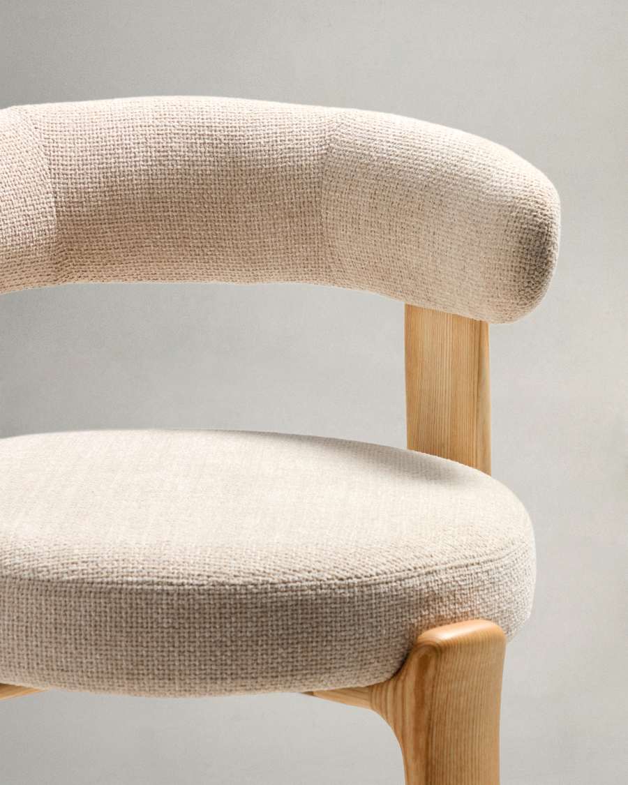 Hocker Granite aus beigefarbener Chenille und massivem Eschenholz mit naturfarbenem Finish, FSC 100%, 75 cm