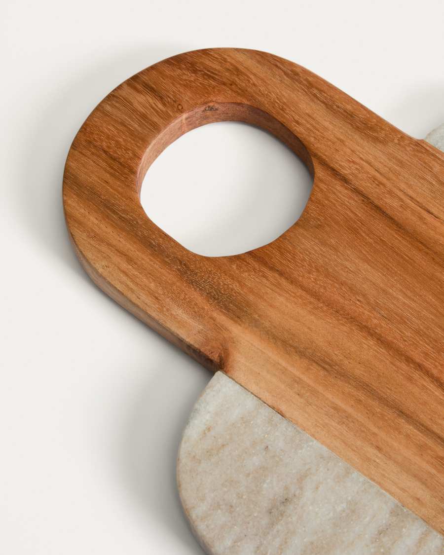 Planche de service Nuvir en marbre beige et bois d’acacia