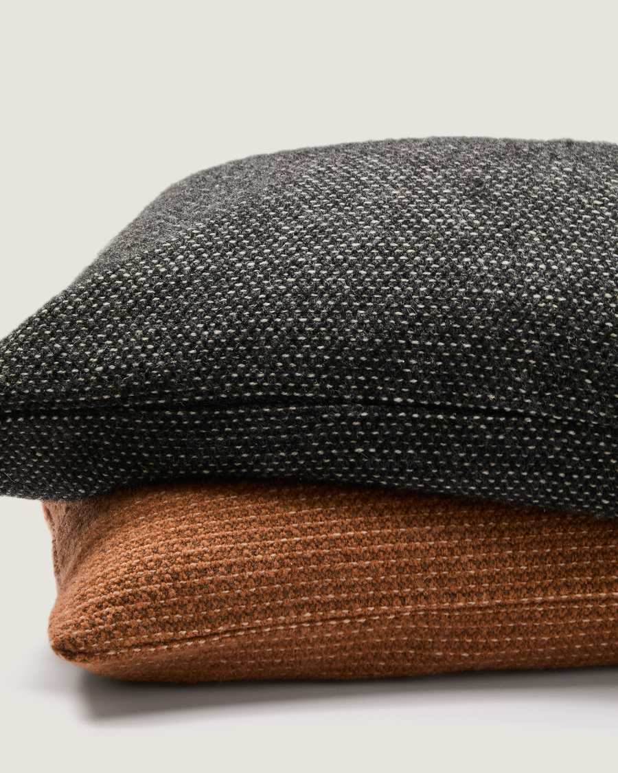 Elira wool and acrylic cushion cover in orange 40 x 60 cm