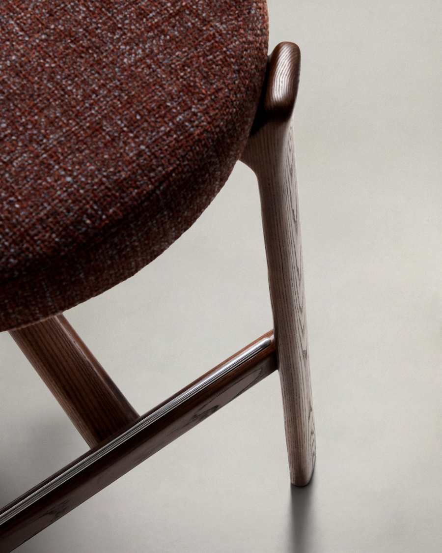 Granite fire-retardant stool with backrest in brown chenille and solid ash wood with walnut-coloured finish FSC 100% 75cm