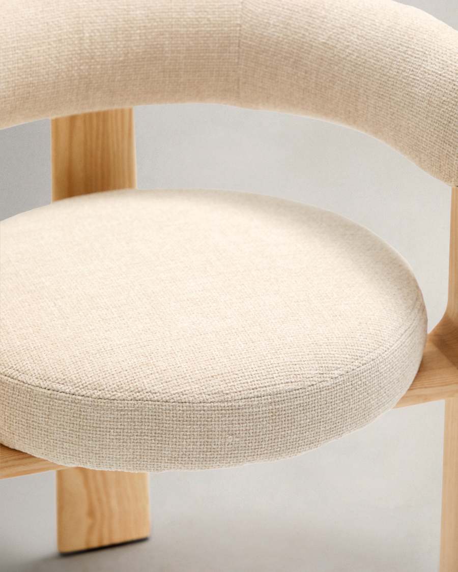 Stuhl Granite mit drei Beinen, schwer entflammbar, beige Chenille, massives Eschenholz, naturfarbenes Finish, FSC 100 %