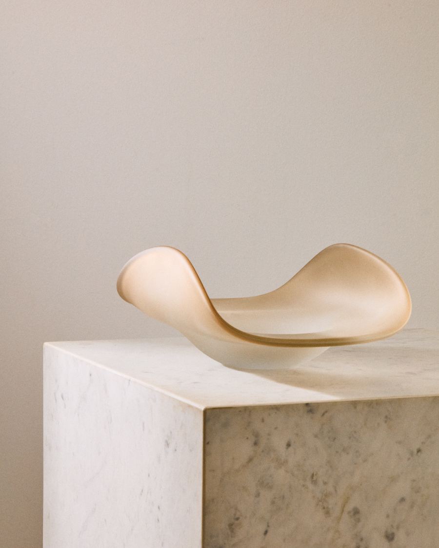 Vionze beige glass centerpiece 41 x 25 cm