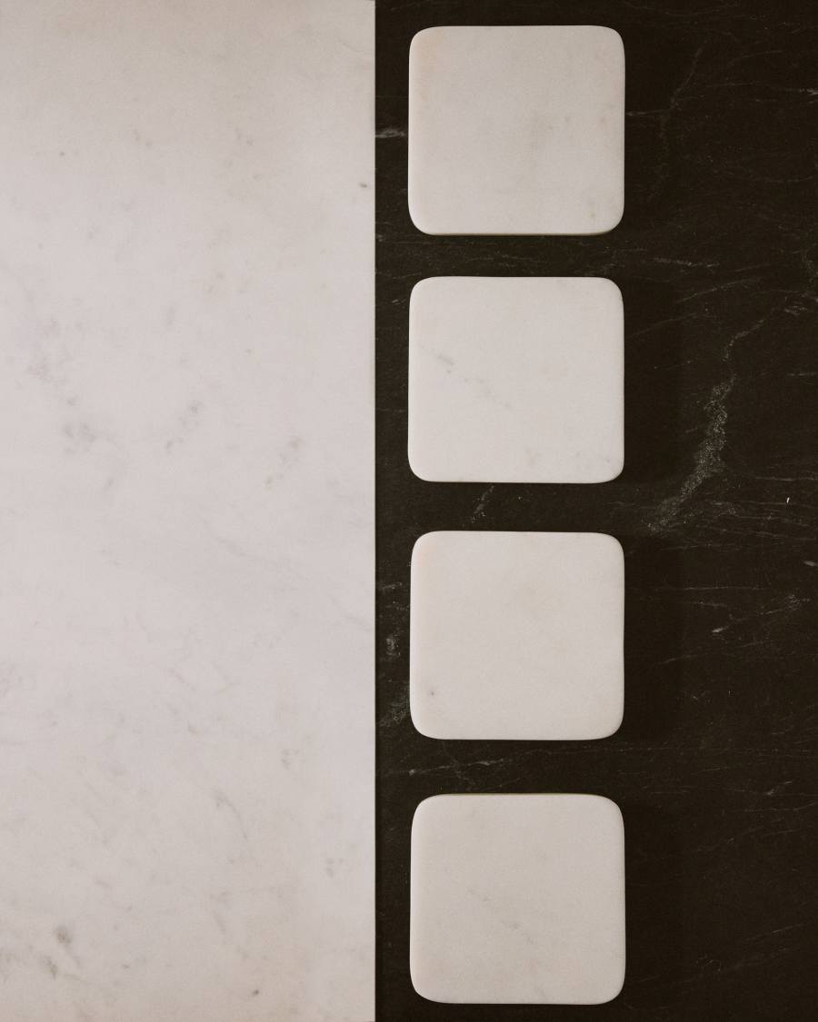 Set Nuvir aus 4 Untersetzern aus weißem Marmor