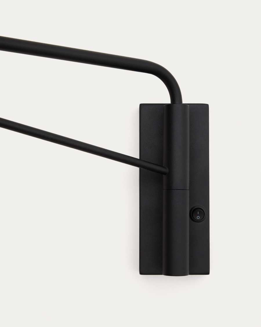 Eilo wandlamp van zwart staal en bol van gepolijst glas