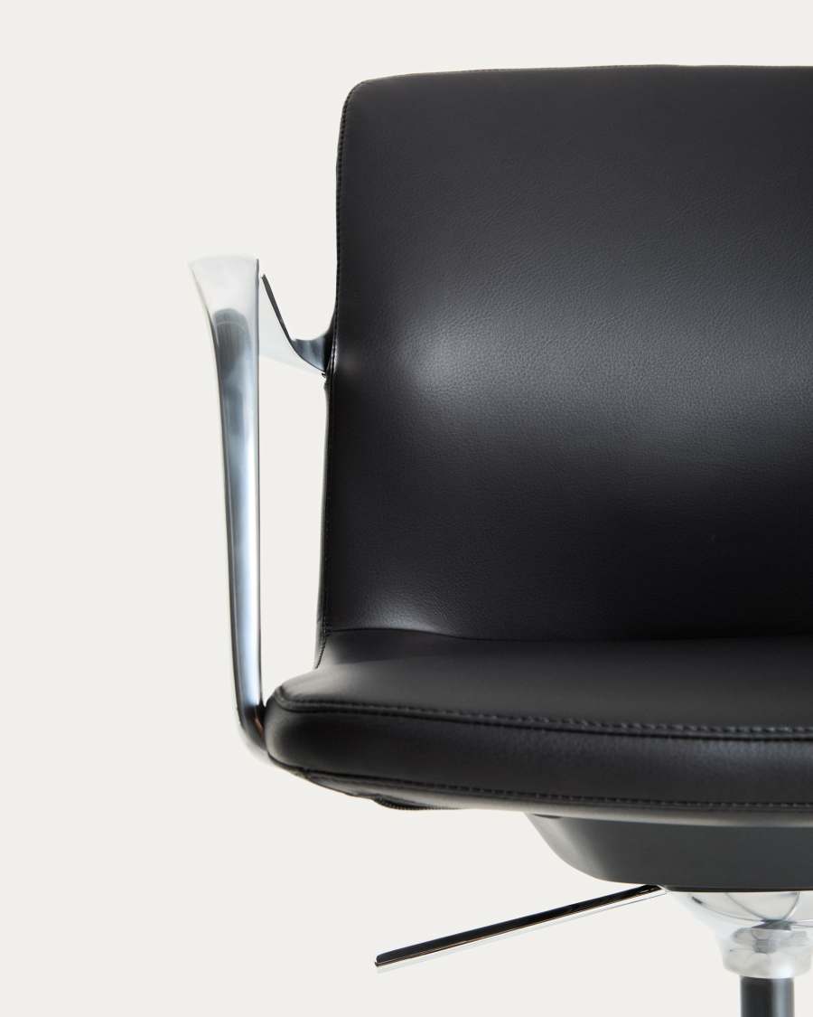 Chaise de bureau Nerlan en cuir synthétique noir et structure en aluminium