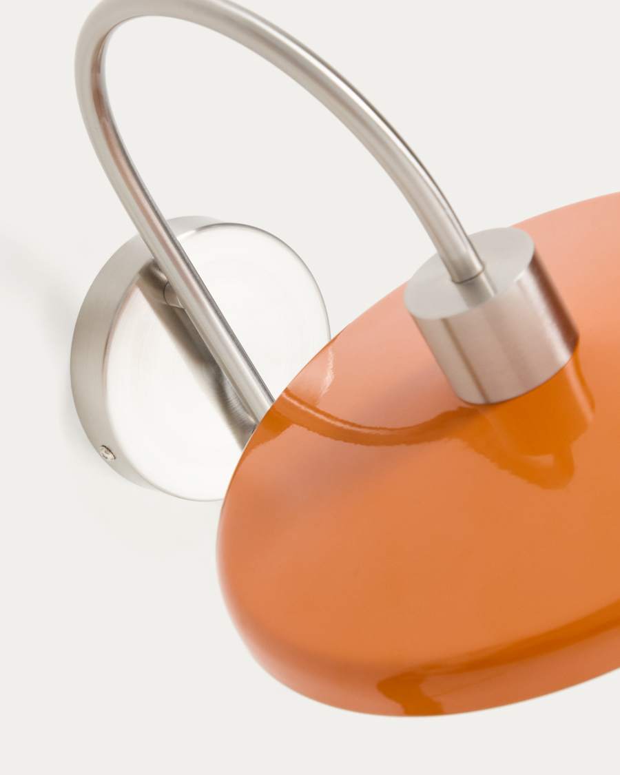 Applique murale Nuvira en métal brossé gris clair avec abat-jour orange