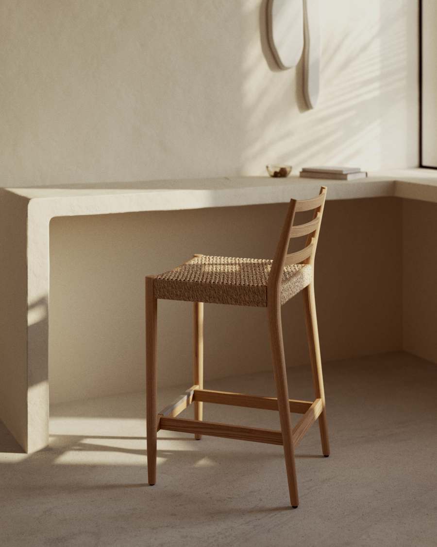 Sgabello Analy schienale legno massello di rovere finitura tono naturale e seduta corda 65 cm FSC 100%.