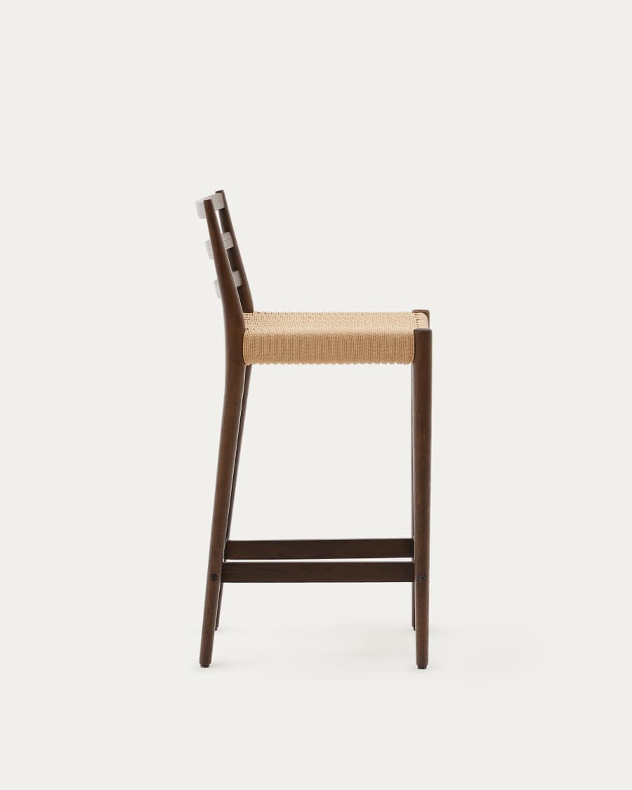 Sgabello Analy con schienale in legno massello di rovere con finitura in noce e seduta in corda da 70 cm FSC 100%