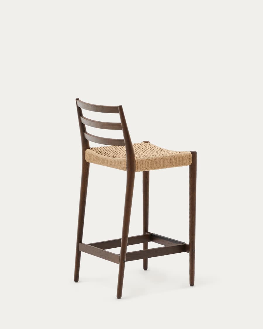 Sgabello Analy con schienale in legno massello di rovere con finitura in noce e seduta in corda da 70 cm FSC 100%