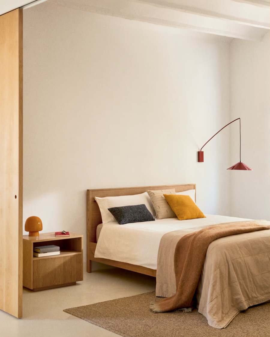 Alguema bed in oak veneer with natural finish for 160 x 200cm mattress