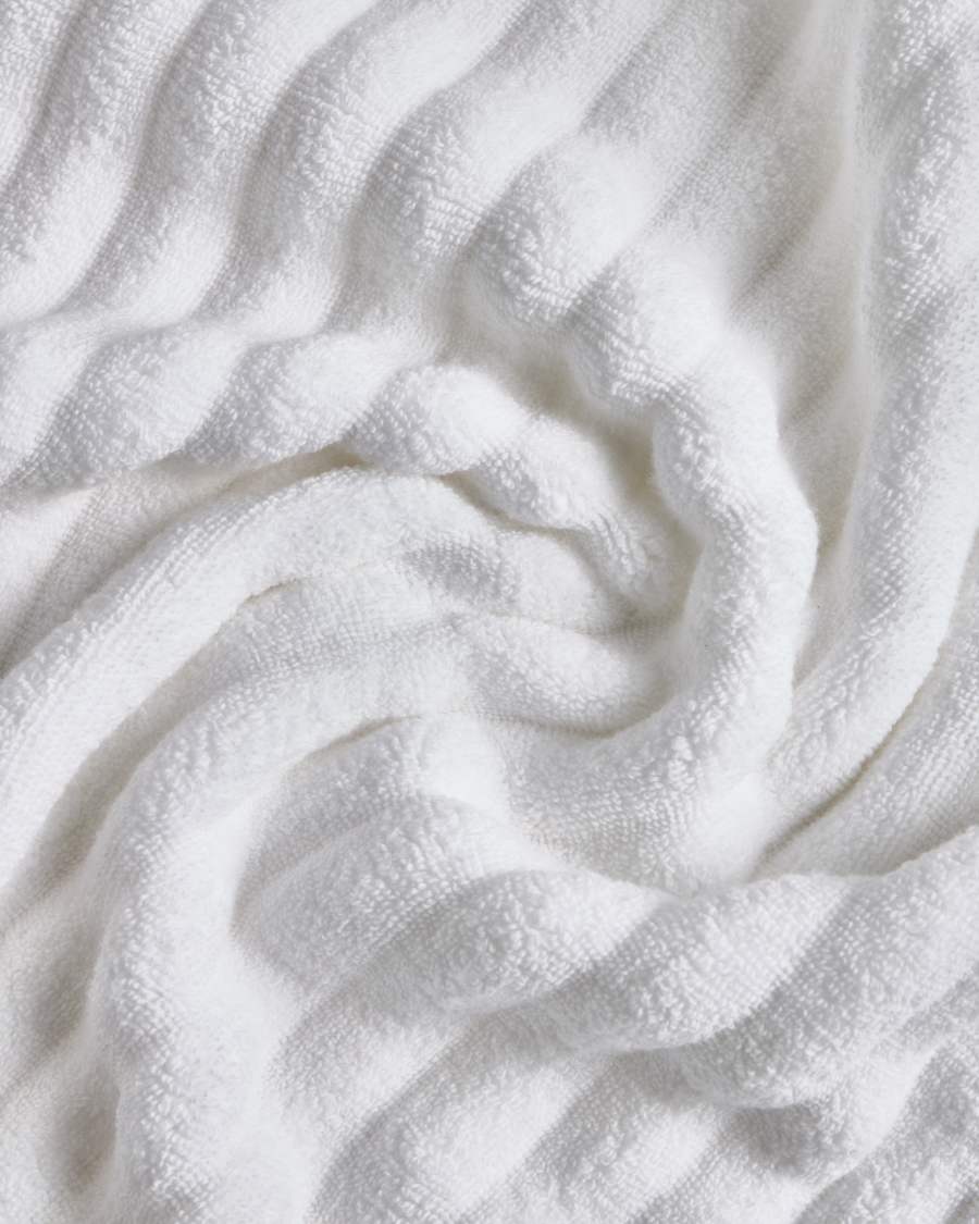 Navira 100% cotton white bath towel 70 x 140cm