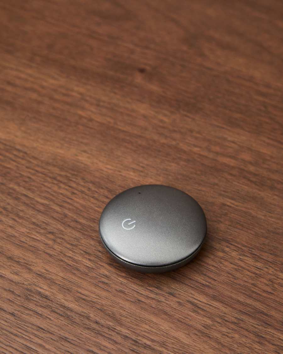 Bett Norlen mit zwei Nachttischen aus Nussbaumfurnier mit dunklem Finish und LED-Licht für Matratzen 180 x 200 cm FSC Mix Credit