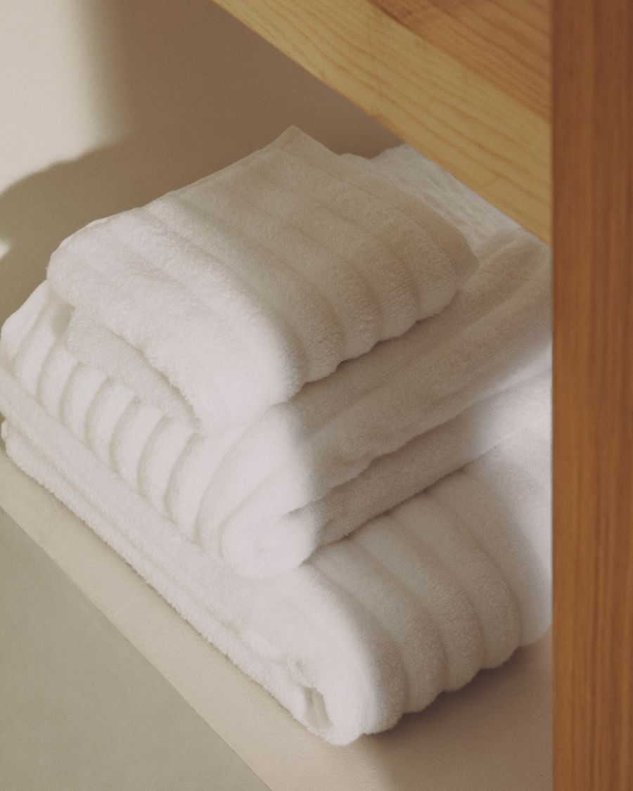 Navira 100% cotton white bath towel 70 x 140cm