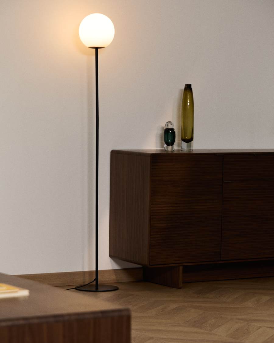 Brisia metal floor lamp with black finish and 1 frosted glass ball Ø20 cm