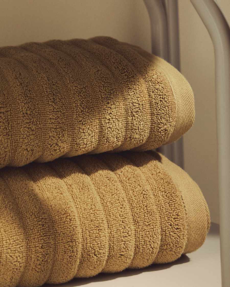 Navira handdoek van 100% lichtgroen katoen 50 x 90 cm