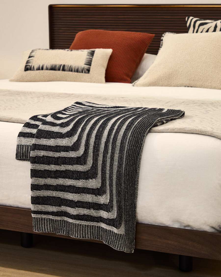 Plaid Oreli en jacquard de coton zèbre noir 130 x 170 cm