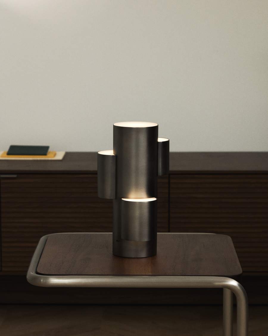 Tragbare LED-Tischlampe Adrina aus dunkelgrauem Metall mit gebürstetem Finish