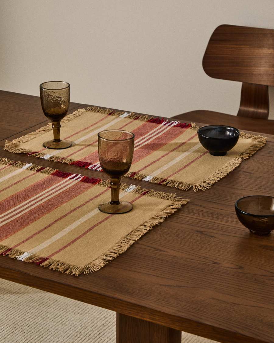 Davia set of 2 placemats in 100% cotton with red stripes and fringed detail 35 x 50cm