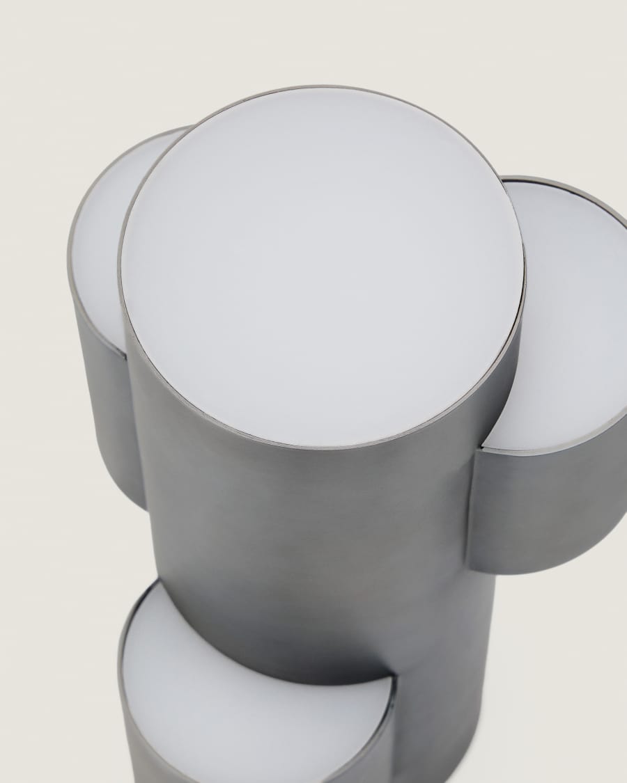 Tragbare LED-Tischlampe Adrina aus dunkelgrauem Metall mit gebürstetem Finish