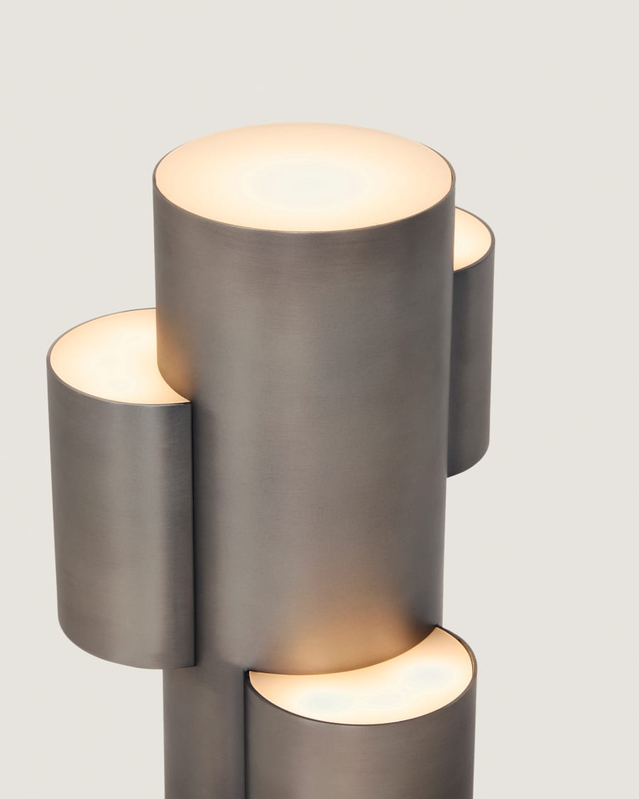 Tragbare LED-Tischlampe Adrina aus dunkelgrauem Metall mit gebürstetem Finish