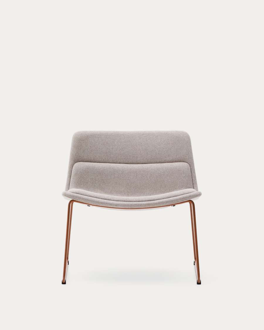 Poltrona Zahara beige con gambe in acciaio e finitura in terracotta 100% FSC