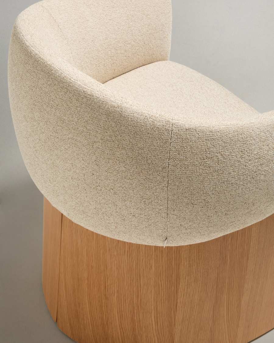 Bosca chair in beige chenille and oak veneer FSC 100%