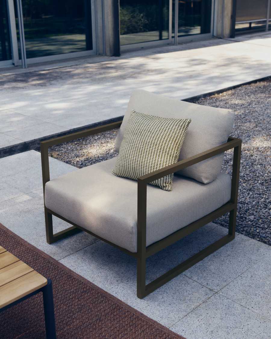 Comova 100% outdoor armchair in light grey and green aluminium