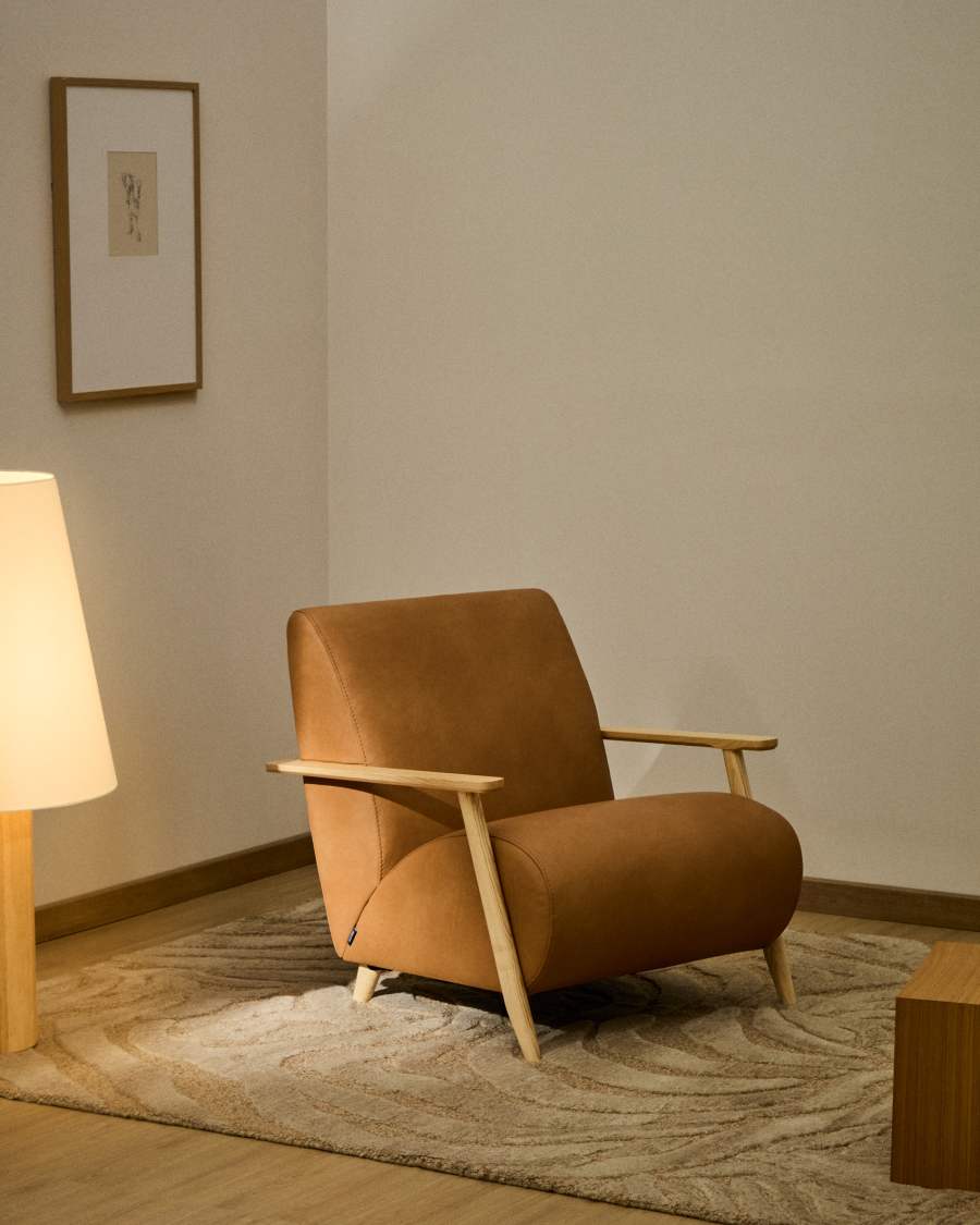 Meghan armchair in brown leather and solid ash wood with natural-coloured finish FSC Mix Credit